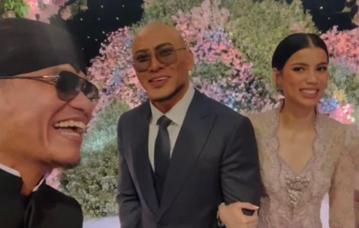 Deddy Corbuzier dan 'Nyonya Baru' Dikadoin Paket Umroh atau Haji dari Gus Miftah