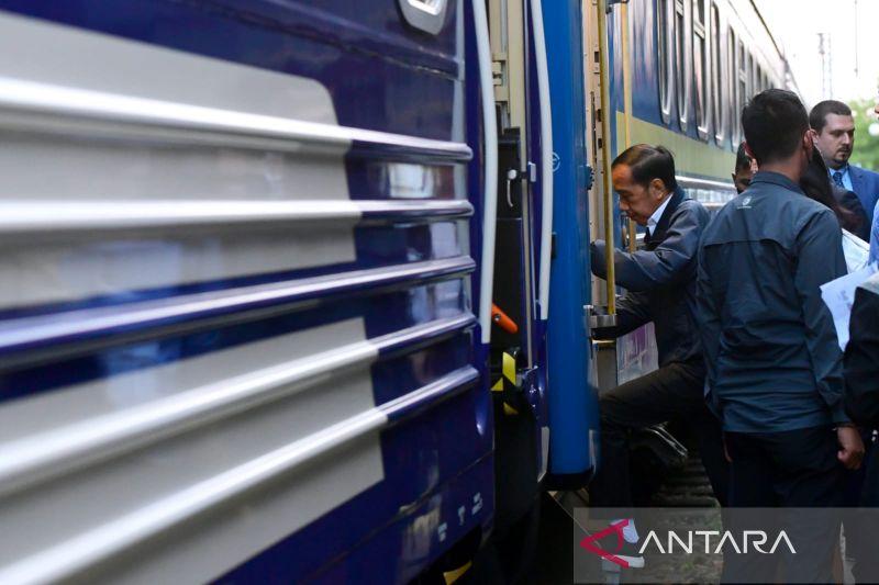Jokowi Naik Kereta Luar Biasa Menuju Kyiv Ukraina