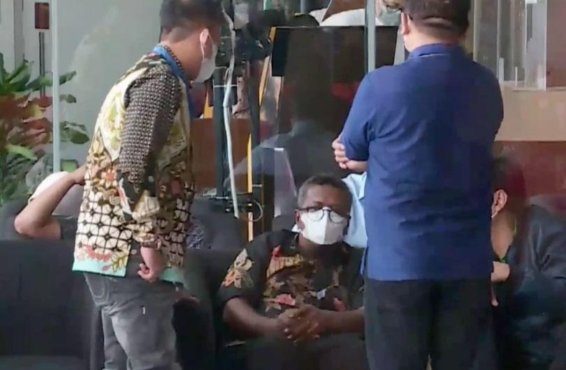 Mardani Maming Dikerubungi Tim Pengacara Sebelum Digarap KPK