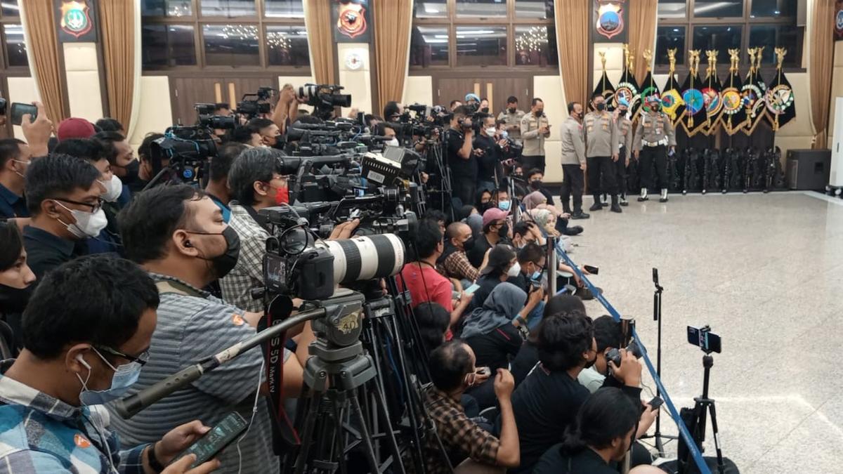 Jelang Penetapan Tersangka Baru Kasus Brigadir J, Wartawan Banjiri Bareskrim Polri