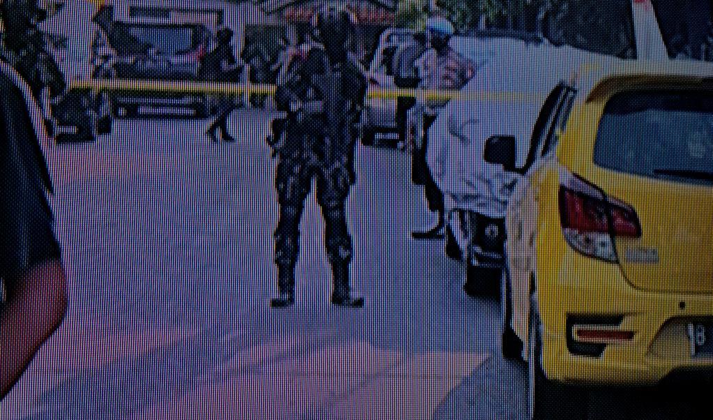 'Terjebak' dalam Garis Polisi Rumah Ferdy Sambo, Mobil Kuning Siapa Ini?