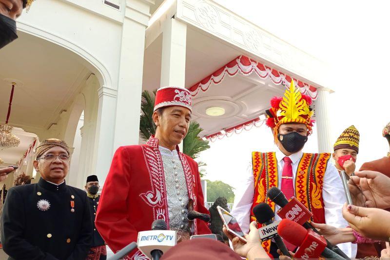 Presiden Jokowi Pakai Baju Adat Dolomani dari Buton saat Upacara HUT ke-77 RI
