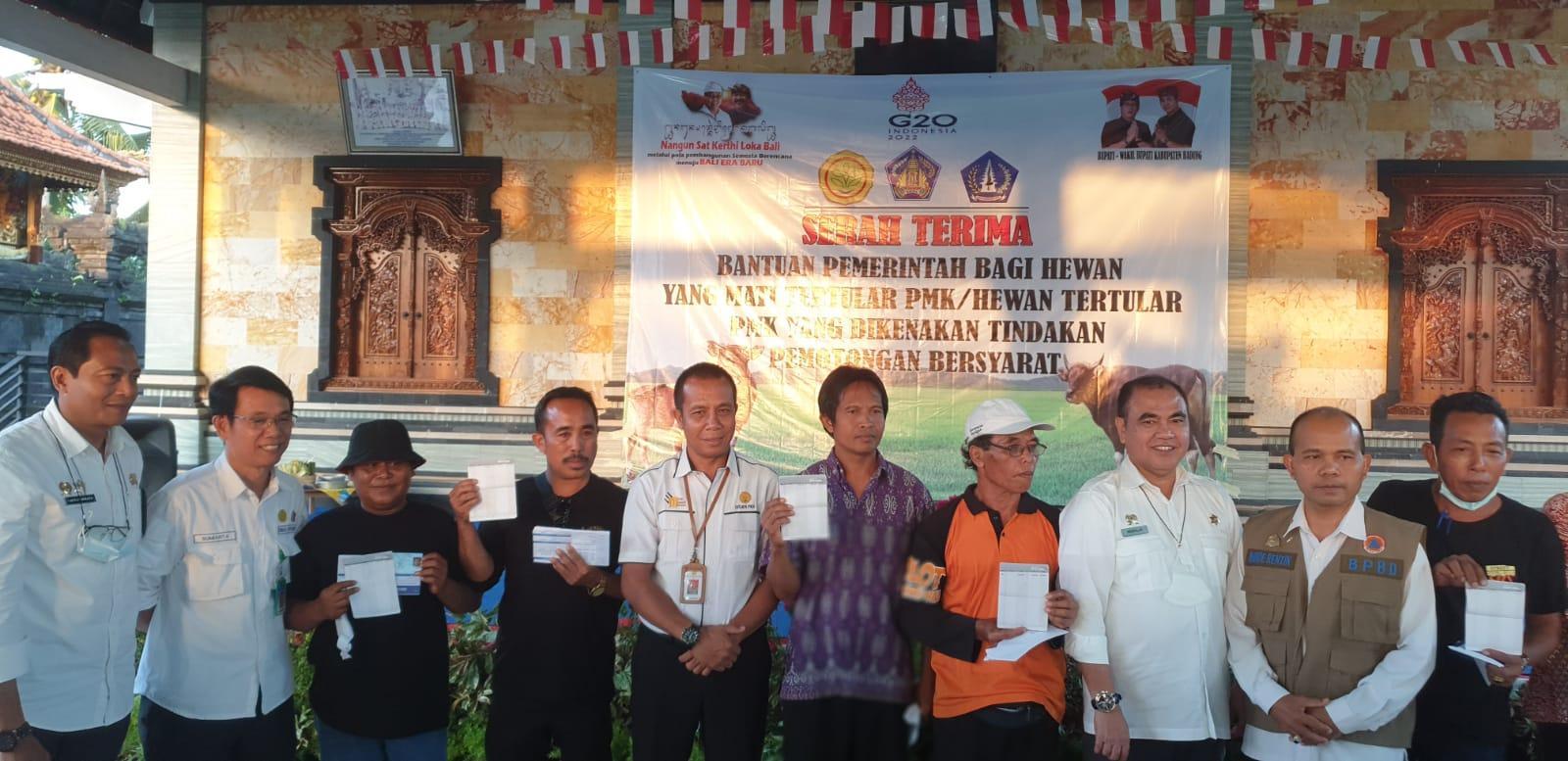 Kementan Salurkan Bantuan untuk Peternak Terdampak PMK di Bali