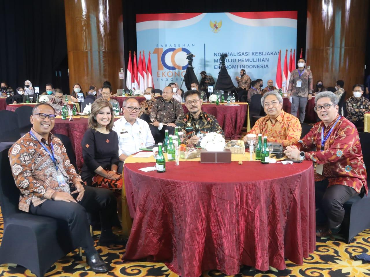 Kepada 100 Ekonom, Jokowi Bangga Indonesia Capai Swasembada Beras