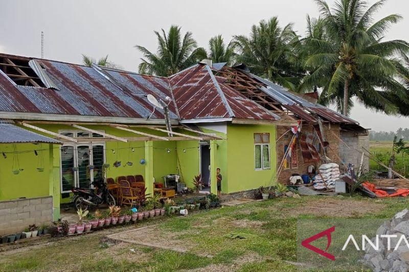 Imbas Terjangan Puting Beliung Lima Rumah di Desa Payu Gorontalo Rusak Parah
