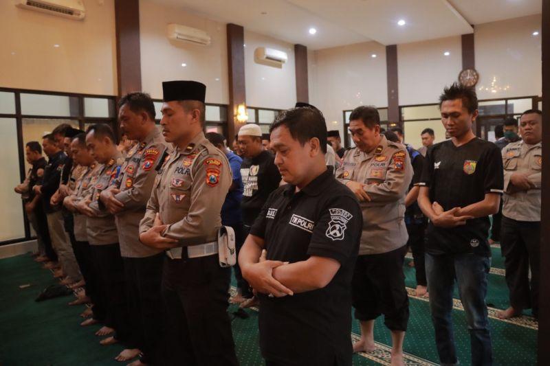 Gelar Salat Gaib untuk Korban Tragedi Kanjuruhan, Polres Jember: Semoga Semua Husnul Khotimah