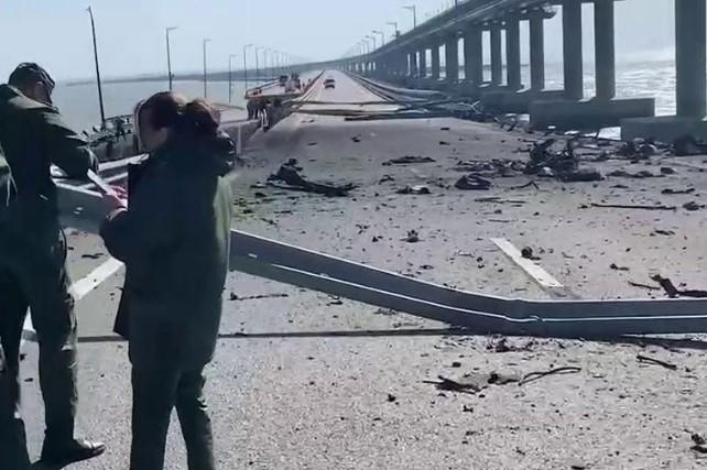 Tiga Orang Tewas dalam Ledakan Jembatan di Krimea Ukraina