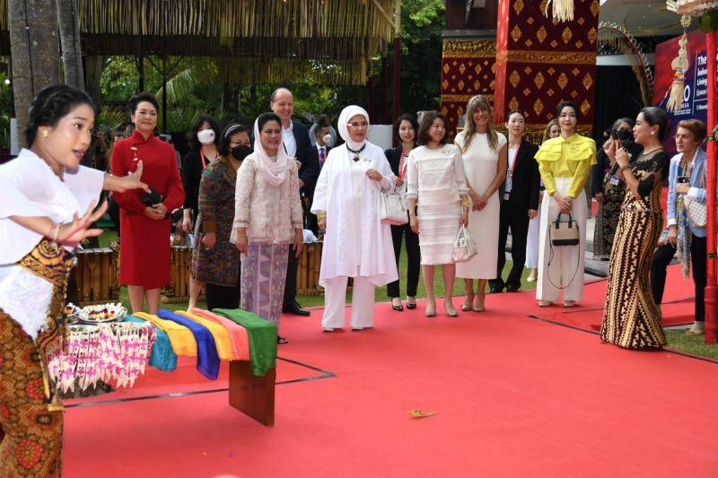 Iriana Jokowi Ajak Istri dan Pendamping Pemimpin G20 Melihat Kearifan Lokal Indonesia