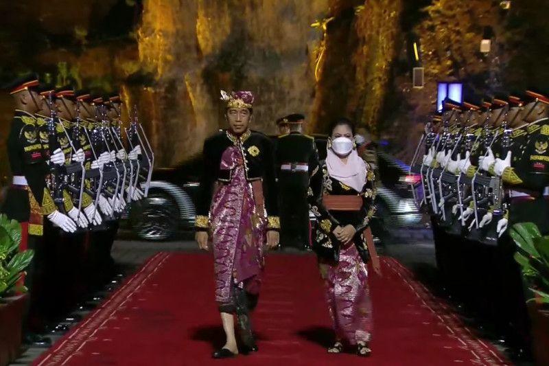 Jokowi dan Iriana Pakai Baju Adat Bali dalam Jamuan Makan Malam KTT G20