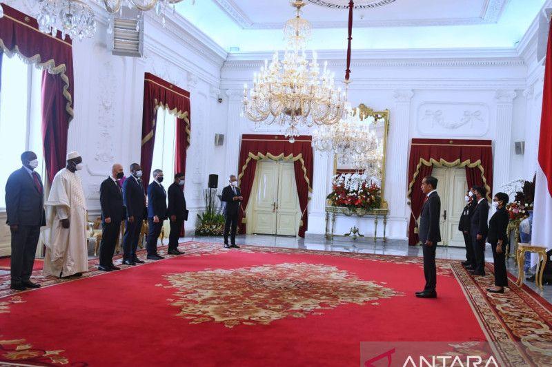 Jokowi Terima Surat Kepercayaan Dubes Senegal hingga Kenya