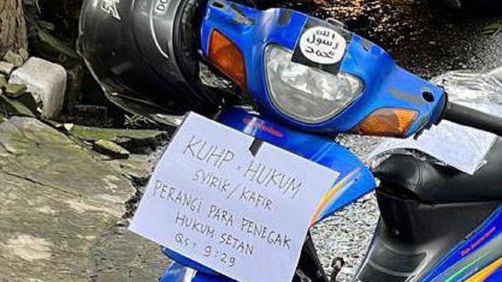 Ada Stiker Isis di Batok Kepala Motor Pelaku Bom Bunuh Diri