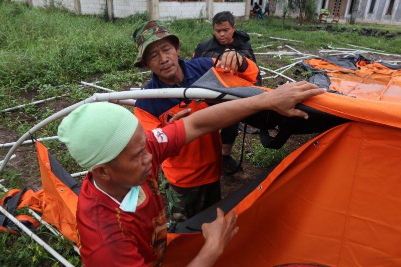 BNPB Minta para Korban Gempa Cianjur untuk Koordinasi Bongkar Tenda Darurat