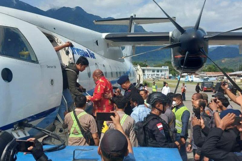 KPK Bawa Lukas Tak Naik Garuda, Keluarga: ini Sudah Kejahatan!