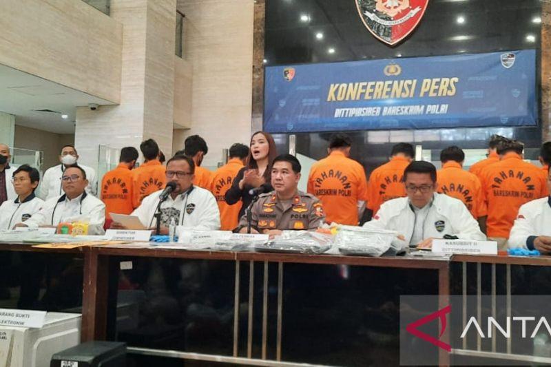 Polisi Tangkap 13 Tersangka Sindikat Penipuan Modus APK dan Link Phishing