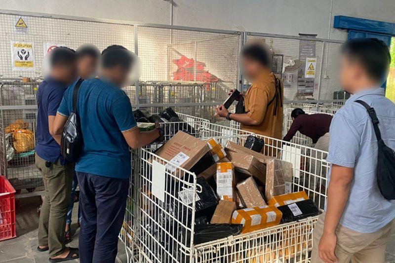 Bea Cukai Kudus Gagalkan Pengiriman Rokok Via Jasa Kirim Barang