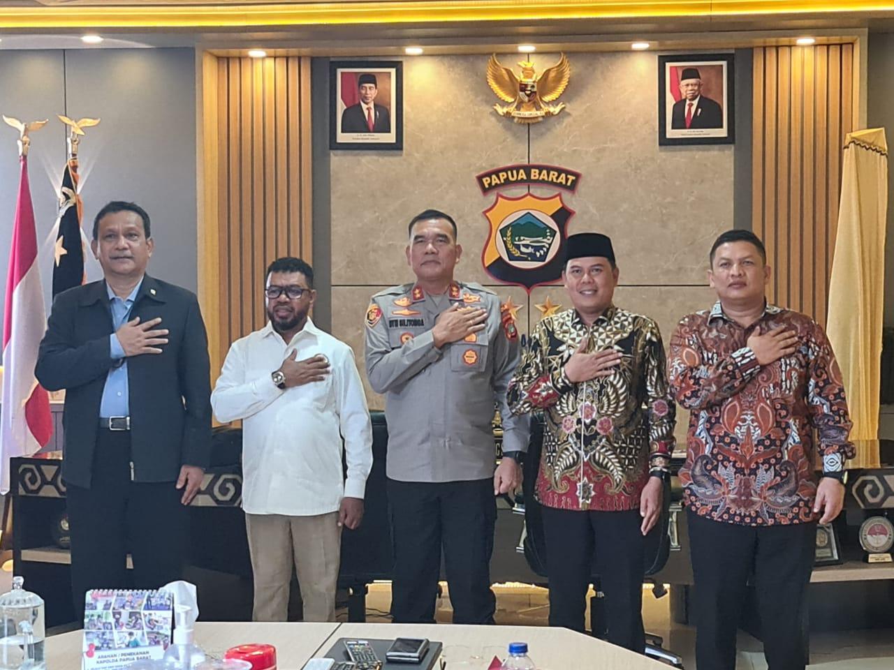 Senator Filep dan Rombongan Komite I DPD RI Bahas Isu Krusial Bersama Kapolda Papua Barat