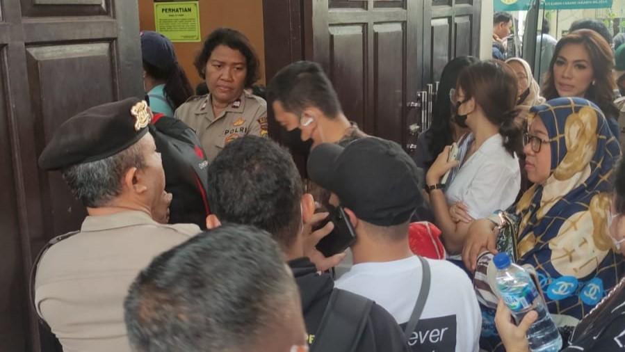 Jelang Vonis Sambo, PN Jaksel Dibanjiri Pengunjung