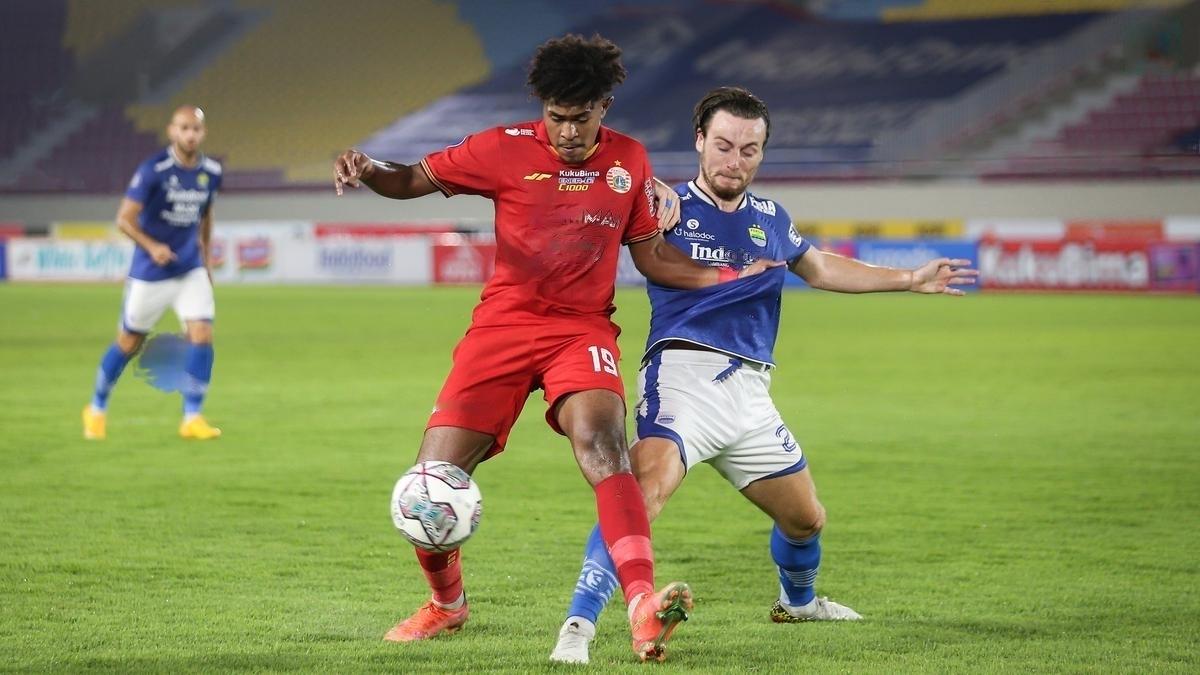 Laga Tunda El Clasico Indonesia di Stadion GBLA Dipercepat