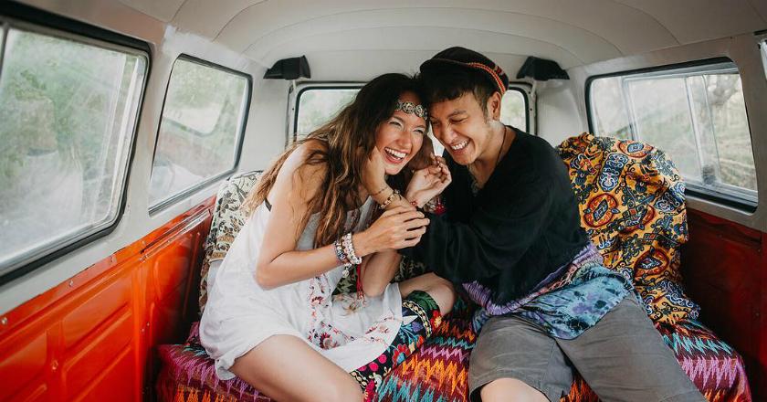 Nadine Chandrawinata dan Dimas Anggara Resmi Bertunangan