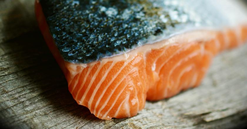 Manfaat Besar Mengonsumsi Ikan Salmon Bagi Wanita