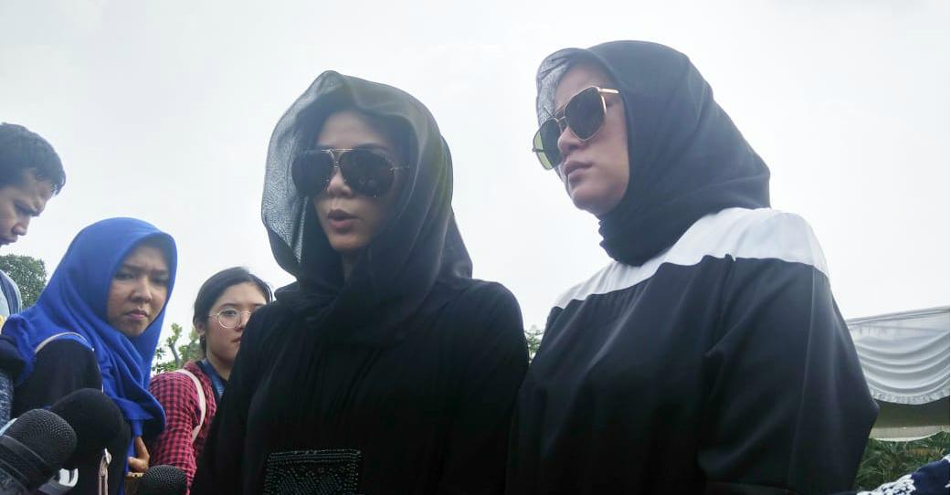 Olla Ramlan Tak Kuasa Bendung Air Mata saat Cerita Sosok Almarhum Ayahnya