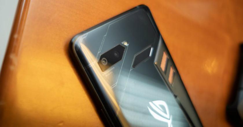 Smartphone Gaming Asus ROG Phone Resmi Diperkenalkan