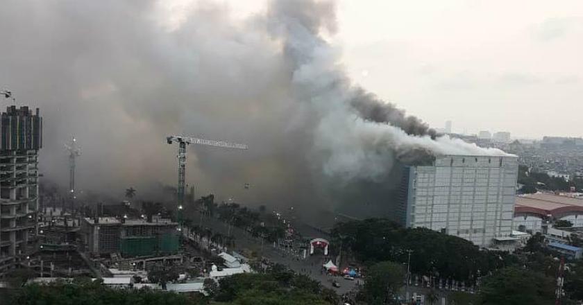 Pantau Video: Gedung di Area PRJ Kebakaran