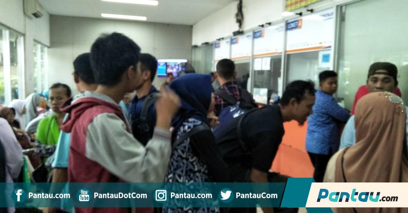 Ratusan Calon Pemudik Batalkan Tiket Keberangkatan dari Stasiun Senen