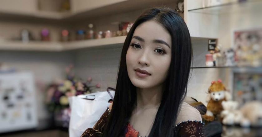 Natasha Willona Tertangkap Kamera Tak Pakai Makeup, Apa Kata Netizen?