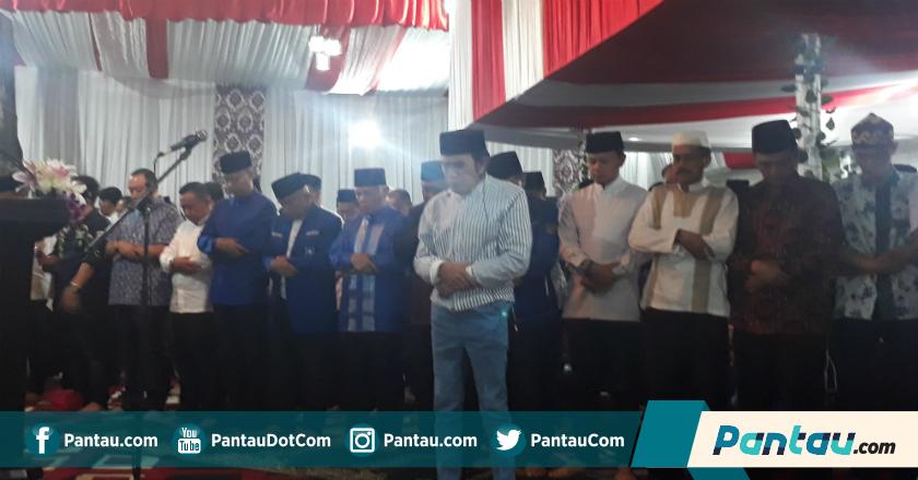 Momen Sejuk Rhoma Irama Jadi Imam Buka Bersama DPP PAN