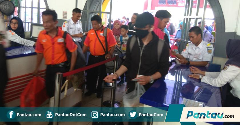 25.000 Lebih Pemudik Berangkat dari Stasiun Pasar Senen Hari Ini
