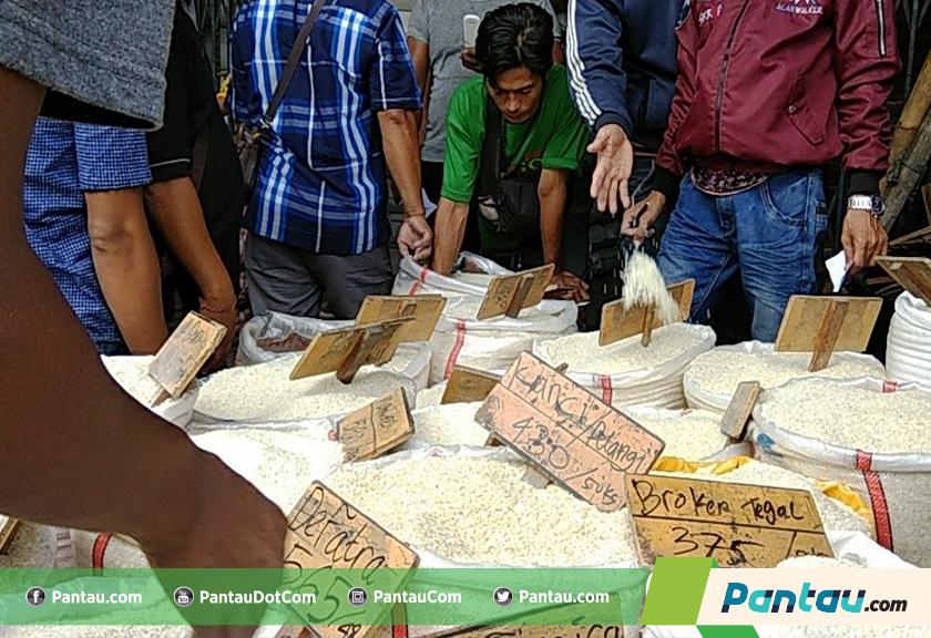 Waduhhhh! Harga Beras Meroket, Pembeli di Pasar Induk Mengeluh