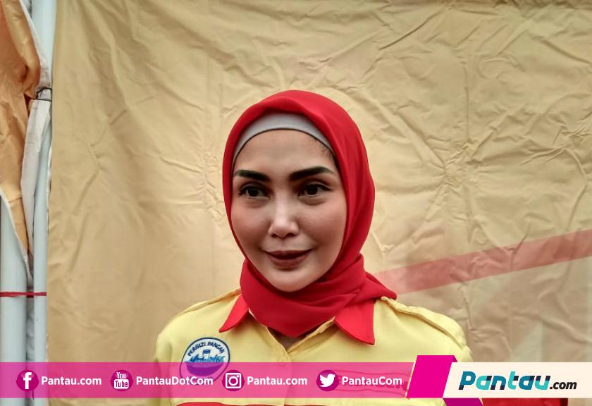 Kartika Putri Berhijab, Fenita Arie Bersyukur dapat Saudara Baru