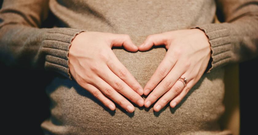 Kenali Tanda Tendangan Bayi dalam Perut yang Harus Diwaspadai