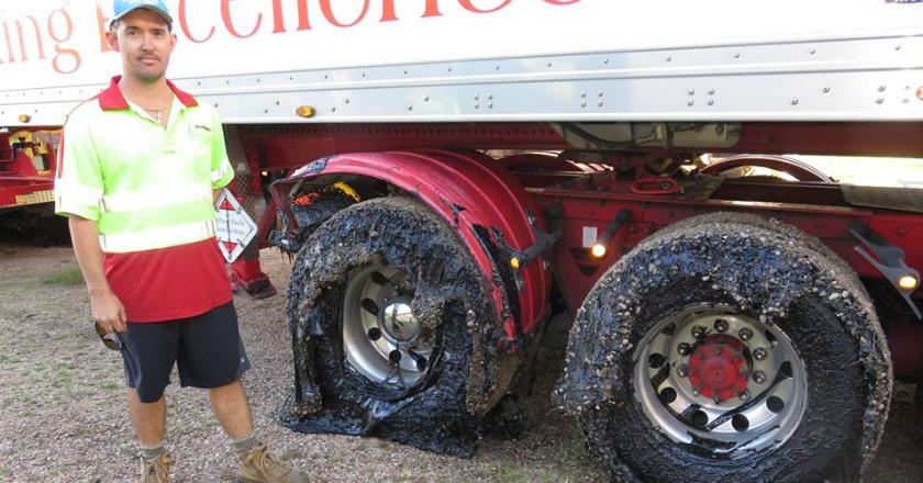 Gokil! Ban Truk Dibuat Meleleh Diterpa Suhu Panas di Australia