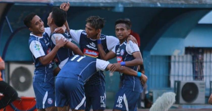 Gol Keberuntungan Didik Setiawan Bawa Arema Raih Kemenangan Atas Persela