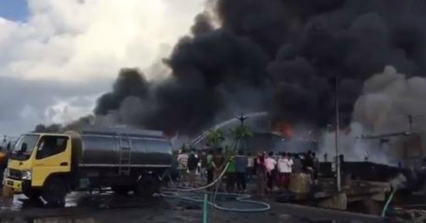 Puluhan Kapal di Pelabuhan Benoa Bali Terbakar