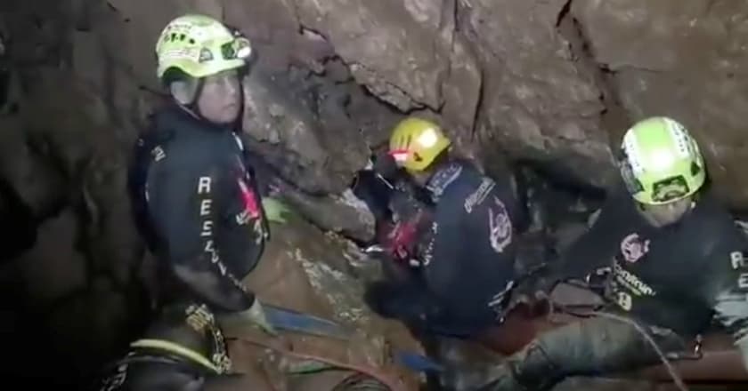 Tim Penyelamat Berhasil Selamatkan 7 Anak dari Gua Tham Luang Thailand