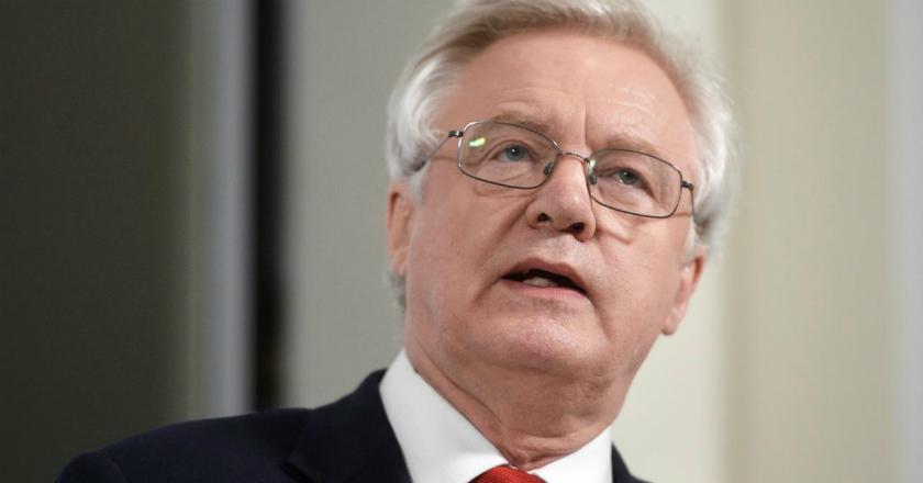 Galau Hadapi PM May, Menteri Brexit David Davis Mundur