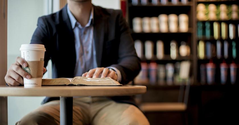 Menyusul, Starbucks Ucapkan 'Bye-bye' pada Sedotan Plastik