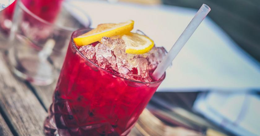 Kenali Bahayanya dan Tinggalkan Sedotan Plastik Sekarang Juga!