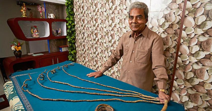 Detik-detik Pemotongan Kuku Tangan Pemegang Rekor Terpanjang di Dunia