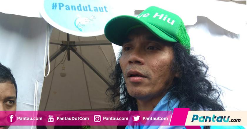 Dapat Sedotan Besi, Kaka Slank Tak Lagi Pakai Produk Plastik?