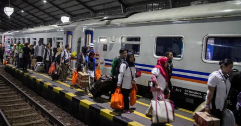 Rel Patah di Stasiun Gambir, Perjalanan Kota-Manggarai Terganggu