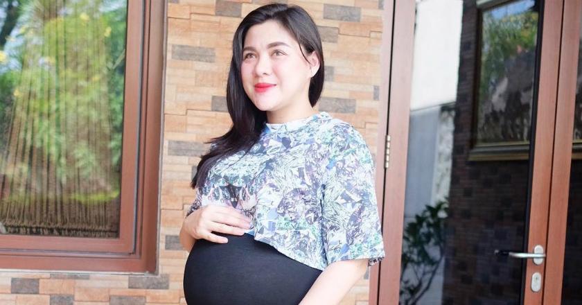 Selamat Vicky Shu Melahirkan Bayi Laki-laki