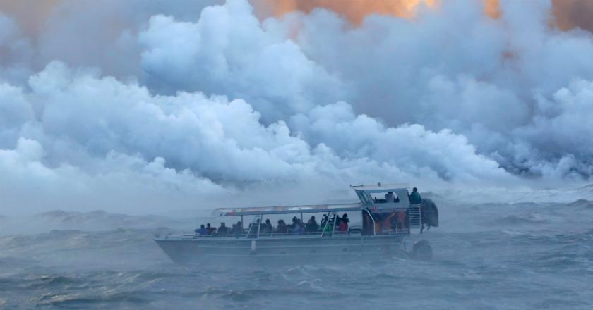 Bom Lava Hantam Kapal Pariwisata di Zona Merah Gunung Api Hawaii