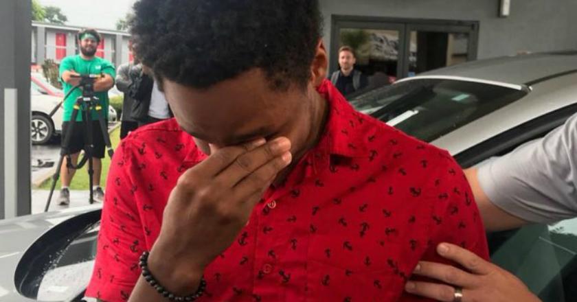 Nekat Jalan Sejauh 20 Mil ke Tempat Kerja, Apa yang Diterima Pria Ini Seperti Mimpi