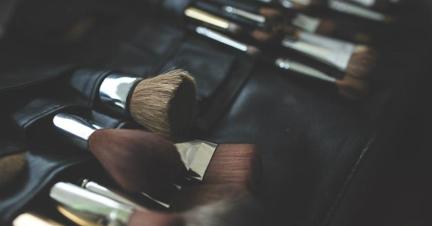 Hai 'Ladies'... Cobain Peluang Bisnis Laundry Brus Make Up Artis