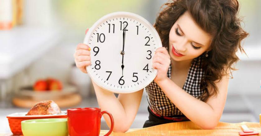Jam Berapa Sebaiknya Kita Berhenti Makan Malam?