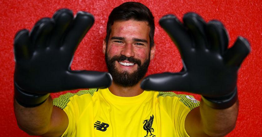 Direkrut Liverpool, Alisson Becker Kiper Termahal Dunia